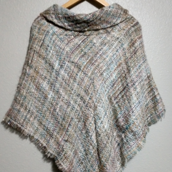 Poncho - Picture 2 of 3